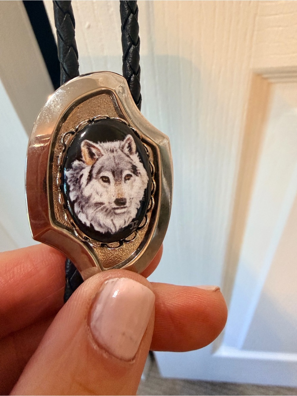 Vintage Black Leather Bolo Tie with Silver and White Wolf - Picture 3 of 8